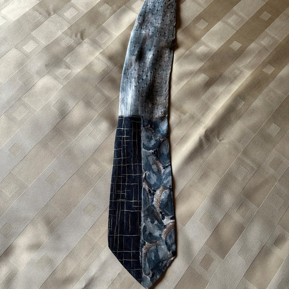 Men's Multi colored Visconti 100% Silk Tie - Picture 3 of 7